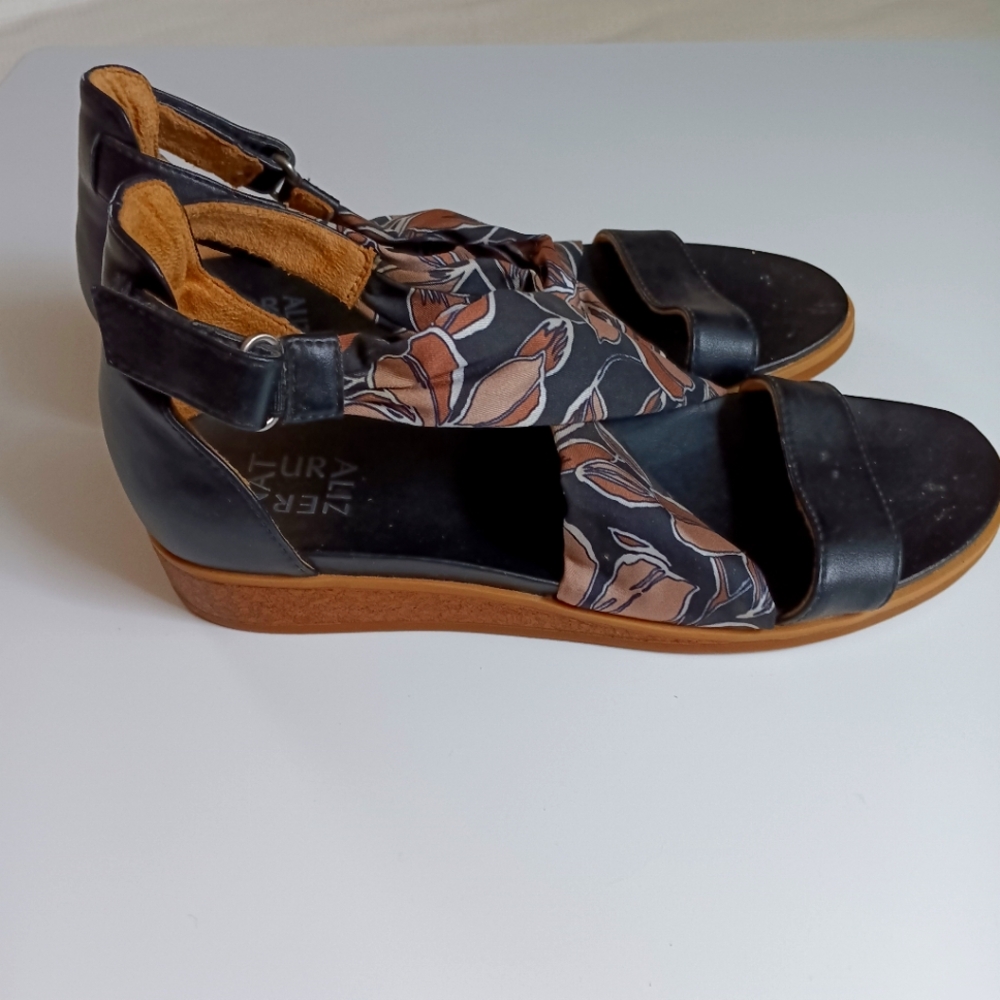 Naturalizer Ivette Wedge Sandals Size 8.5M Black